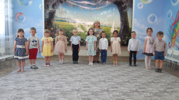 "Весна нам улыбается" "Весна нам улыбается".