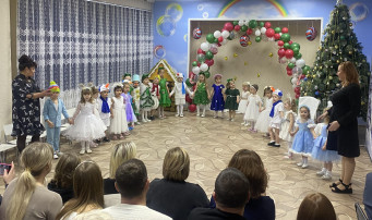 Новогодний утренник в разновозрастной группе "Маячки" Новогодний утренник в разновозрастной группе "Маячки".